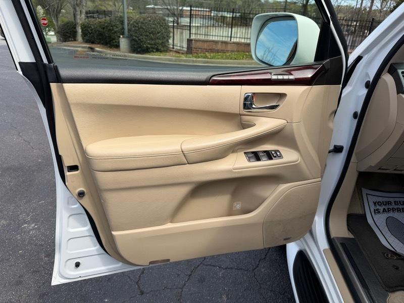 Lexus LX 570 Sport Utility 2011