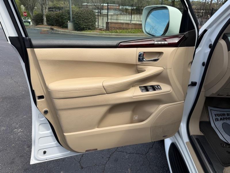 Lexus LX 570 Sport Utility 2011