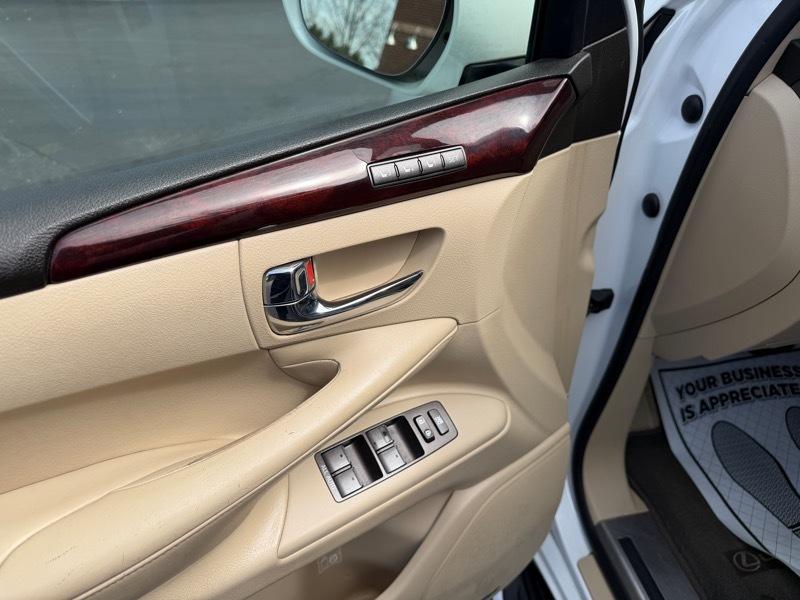 Lexus LX 570 Sport Utility 2011