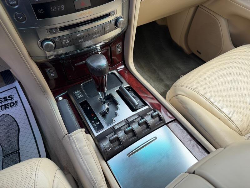 Lexus LX 570 Sport Utility 2011