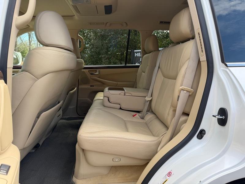 Lexus LX 570 Sport Utility 2011