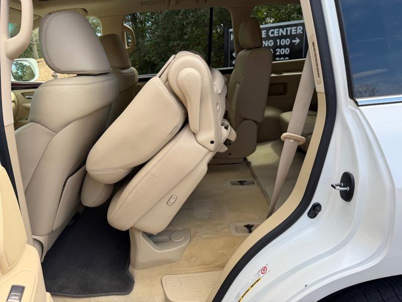 Lexus LX 570 Sport Utility 2011