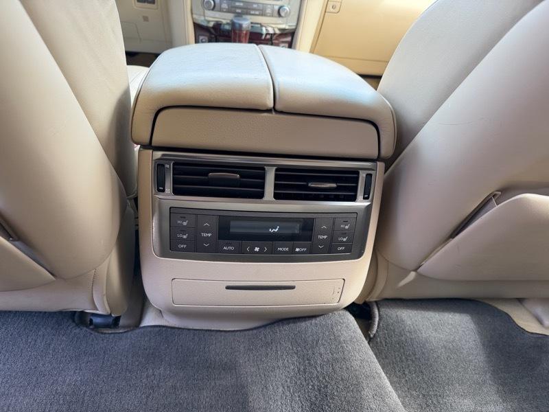 Lexus LX 570 Sport Utility 2011