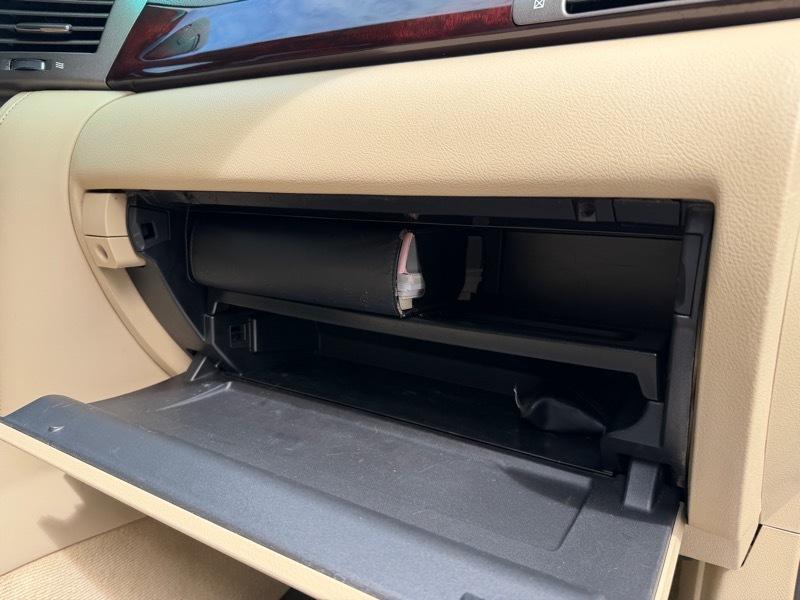 Lexus LX 570 Sport Utility 2011