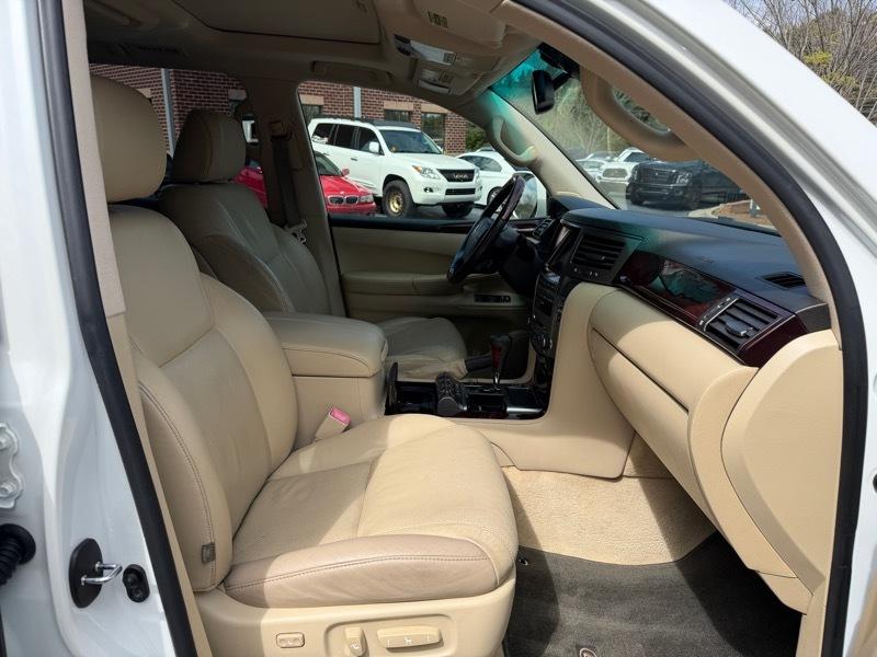 Lexus LX 570 Sport Utility 2011