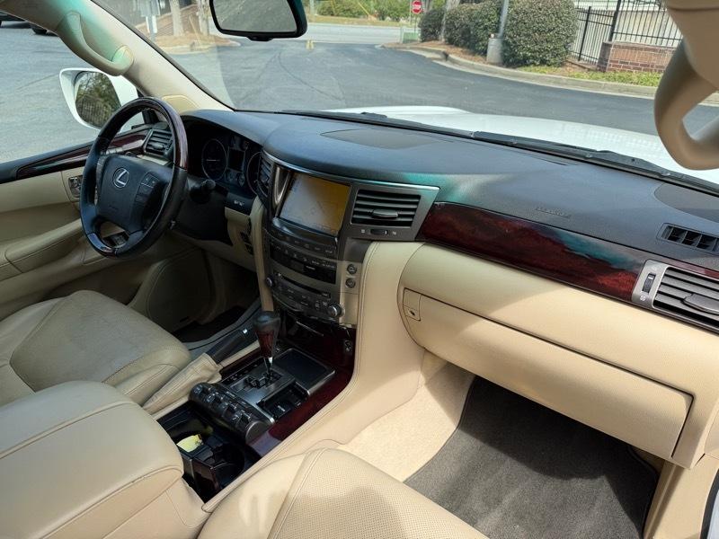 Lexus LX 570 Sport Utility 2011