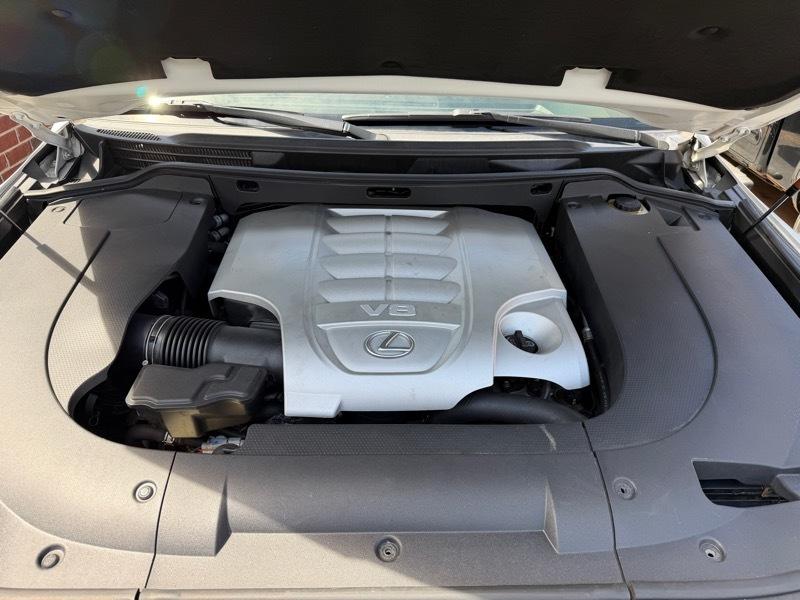 Lexus LX 570 Sport Utility 2011