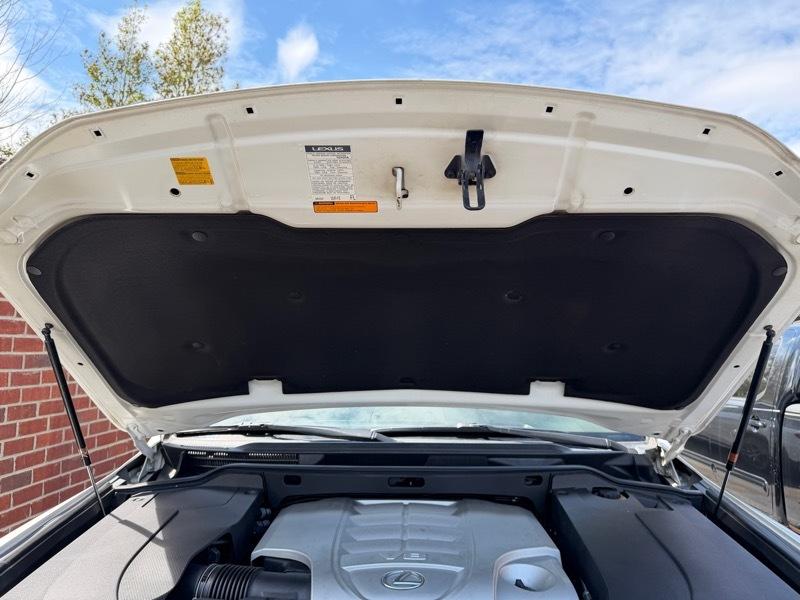 Lexus LX 570 Sport Utility 2011