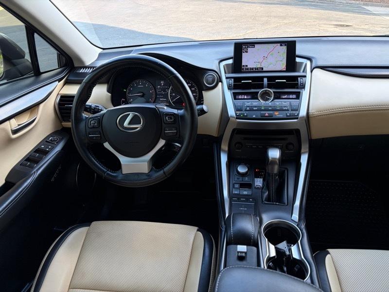 Lexus NX 200t FWD 2017