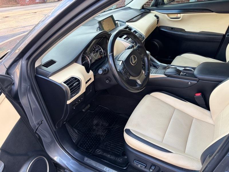 Lexus NX 200t FWD 2017