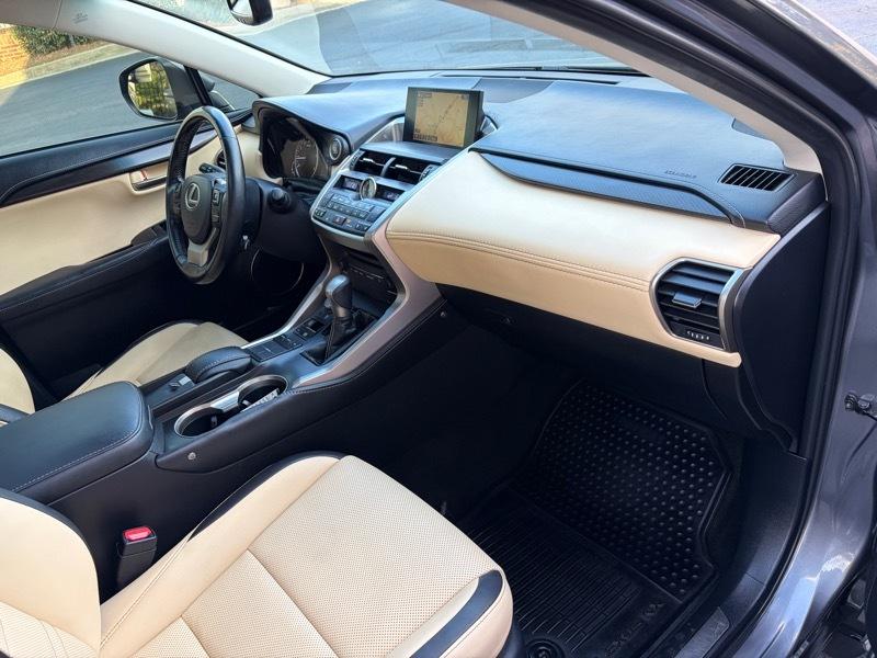 Lexus NX 200t FWD 2017