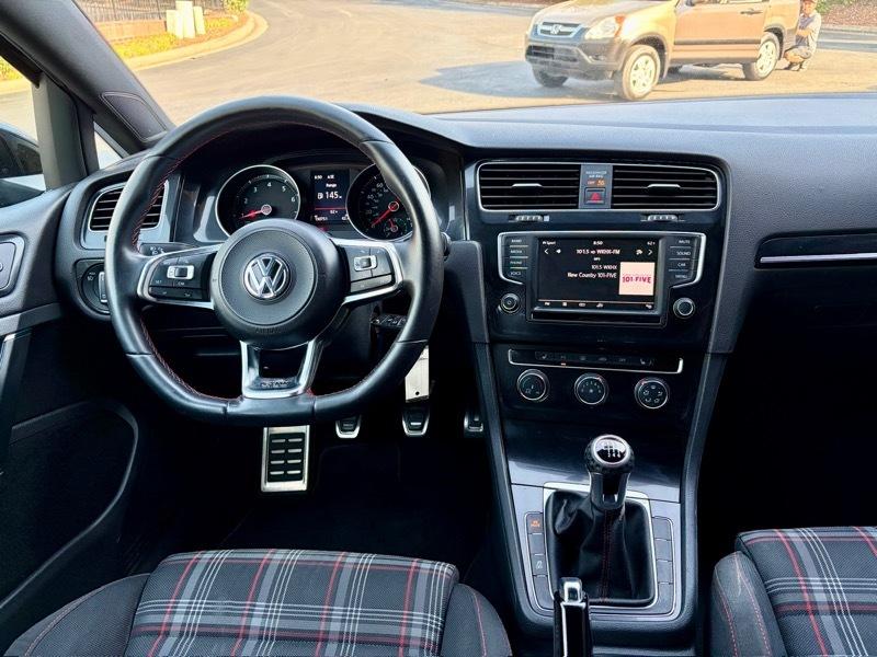Volkswagen Golf GTI S 6M 4-Door 2017