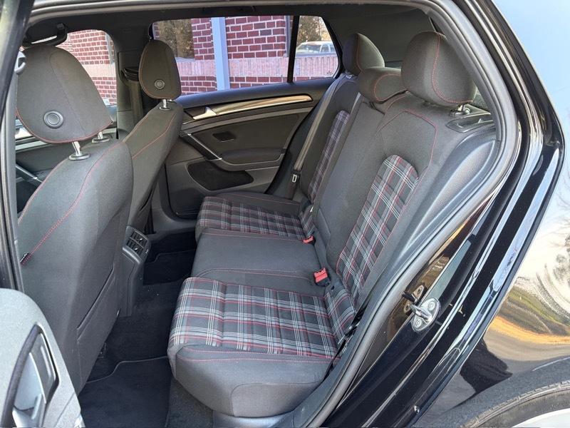 Volkswagen Golf GTI S 6M 4-Door 2017