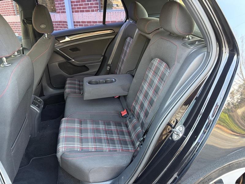 Volkswagen Golf GTI S 6M 4-Door 2017