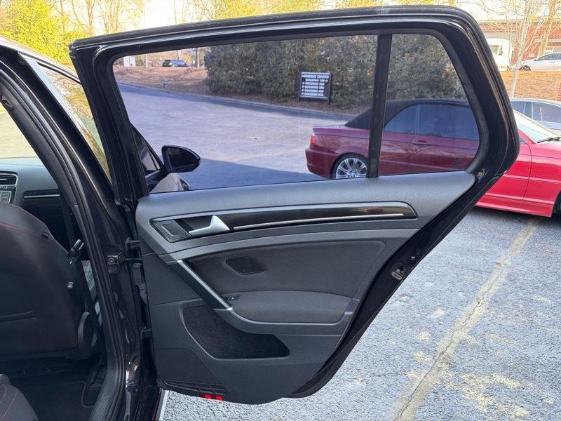 Volkswagen Golf GTI S 6M 4-Door 2017