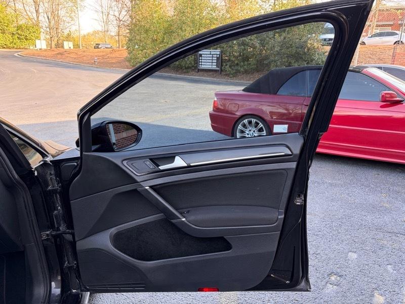 Volkswagen Golf GTI S 6M 4-Door 2017