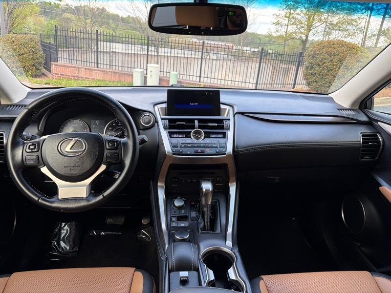 Lexus NX 200t FWD 2017