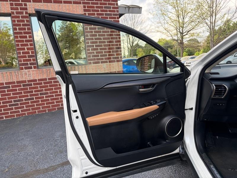 Lexus NX 200t FWD 2017