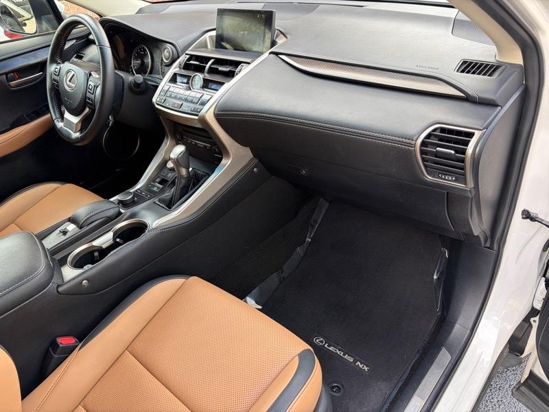 Lexus NX 200t FWD 2017