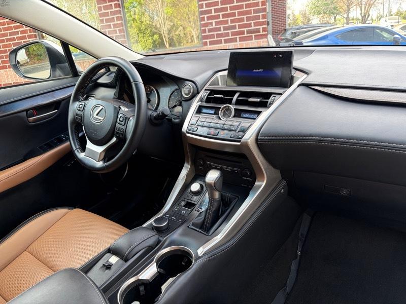 Lexus NX 200t FWD 2017