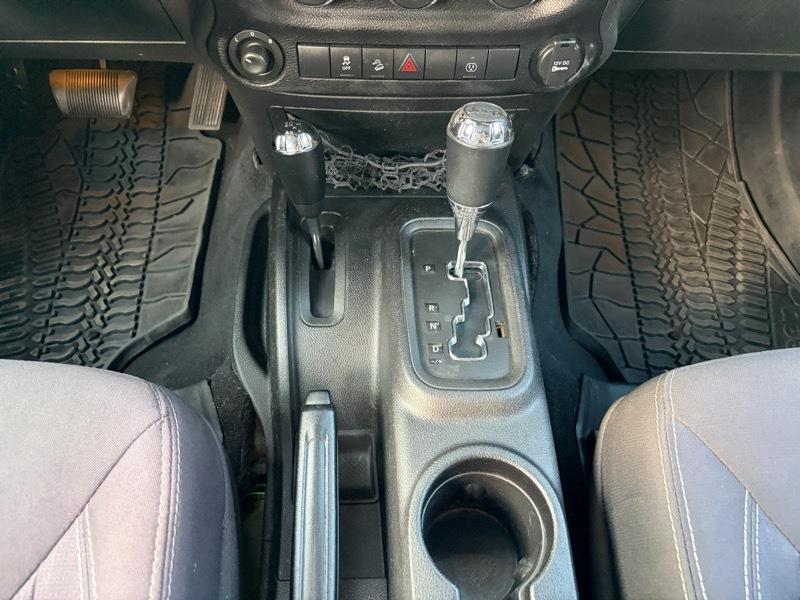 Jeep Wrangler Unlimited Sahara 4WD 2013