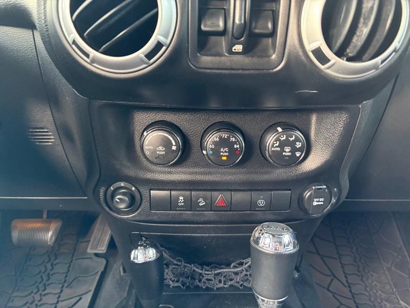 Jeep Wrangler Unlimited Sahara 4WD 2013