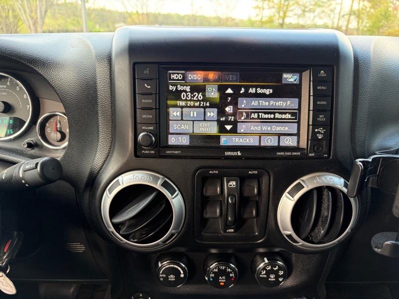 Jeep Wrangler Unlimited Sahara 4WD 2013