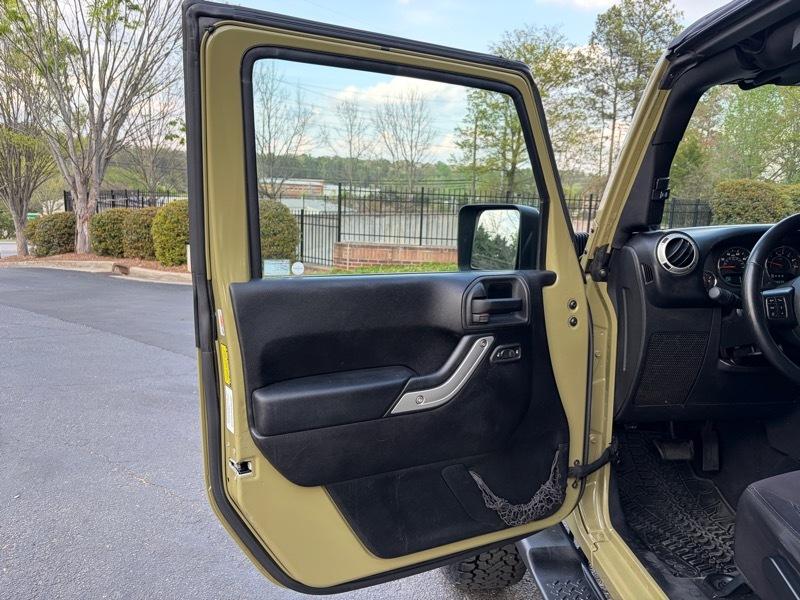 Jeep Wrangler Unlimited Sahara 4WD 2013