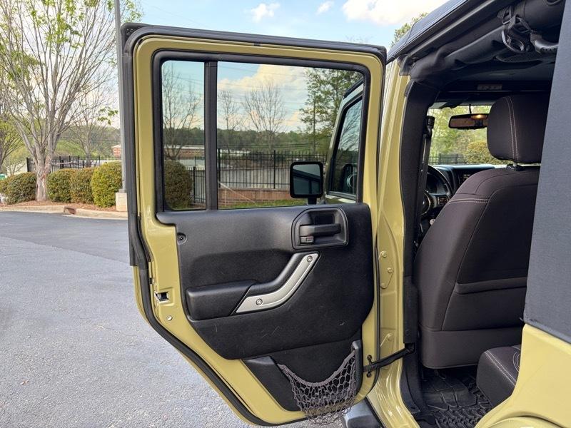 Jeep Wrangler Unlimited Sahara 4WD 2013