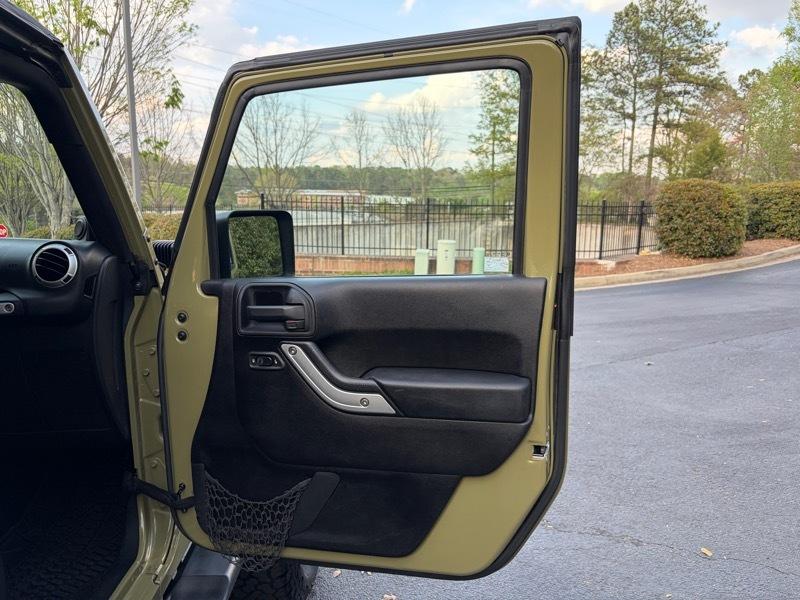 Jeep Wrangler Unlimited Sahara 4WD 2013