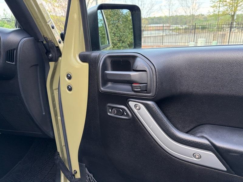 Jeep Wrangler Unlimited Sahara 4WD 2013