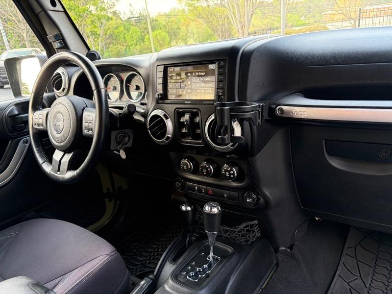 Jeep Wrangler Unlimited Sahara 4WD 2013