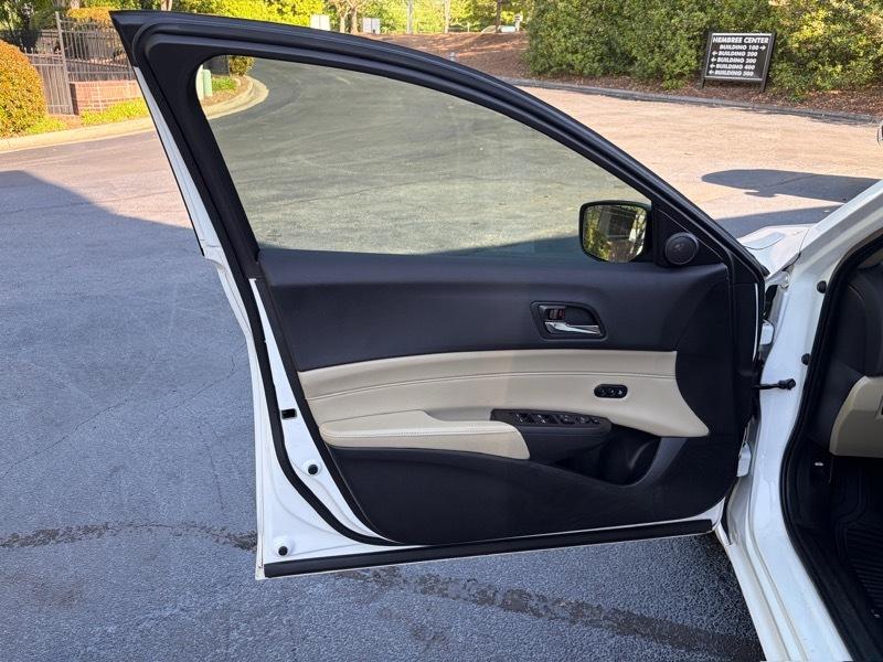 Acura ILX 8-Spd AT w/ Premium Package 2016