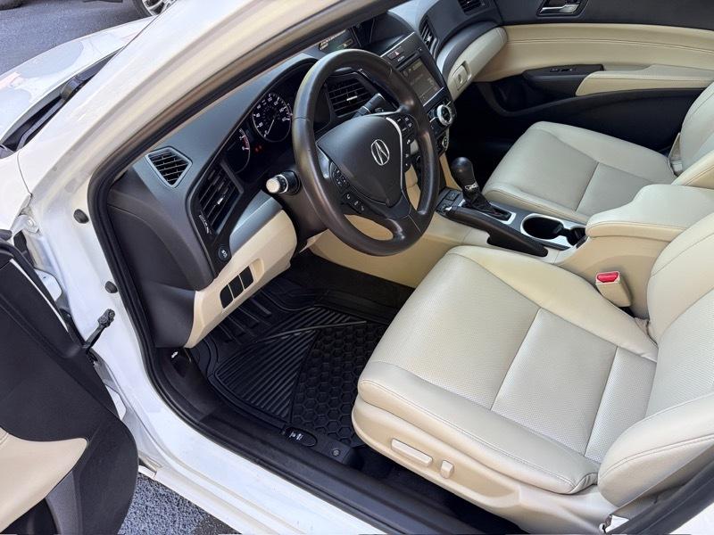 Acura ILX 8-Spd AT w/ Premium Package 2016