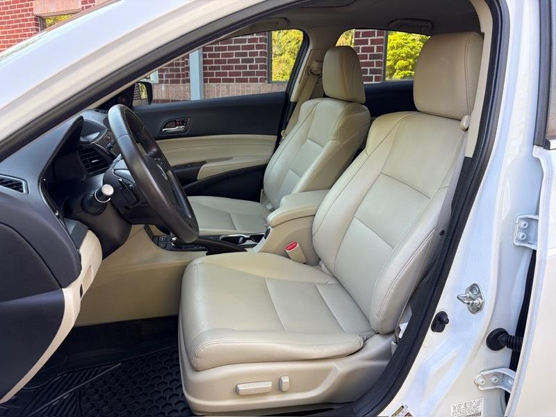 Acura ILX 8-Spd AT w/ Premium Package 2016