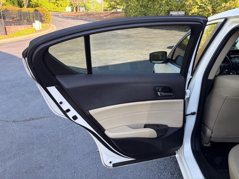 Acura ILX 8-Spd AT w/ Premium Package 2016