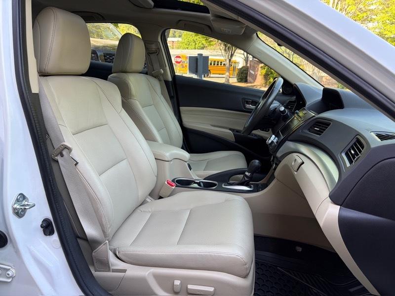 Acura ILX 8-Spd AT w/ Premium Package 2016