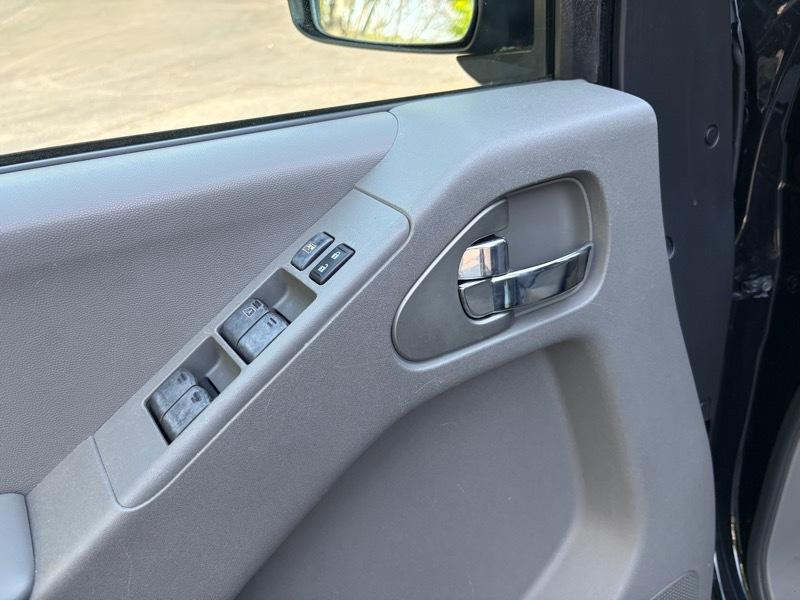 Nissan Frontier  2015