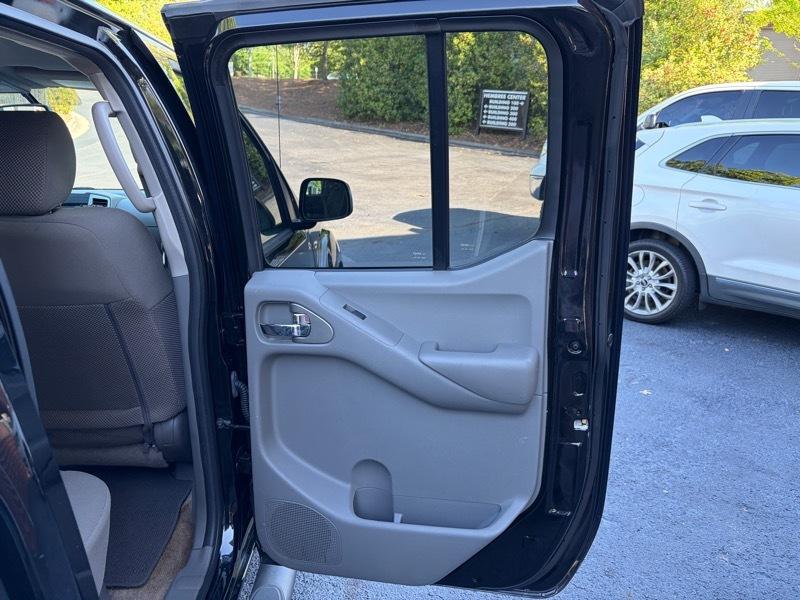 Nissan Frontier  2015