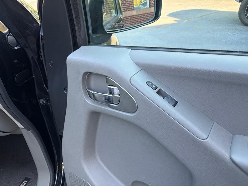 Nissan Frontier  2015