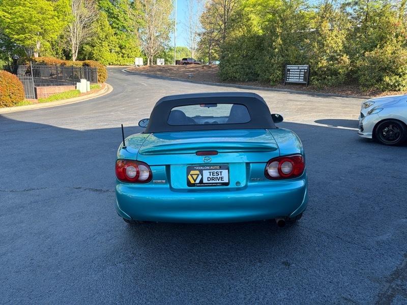 Mazda MX-5 Miata Base 2003