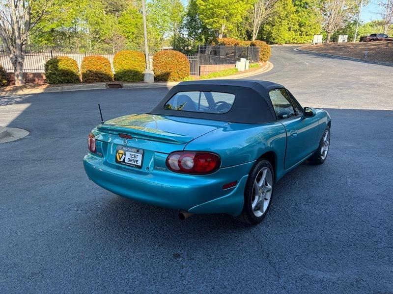 Mazda MX-5 Miata Base 2003