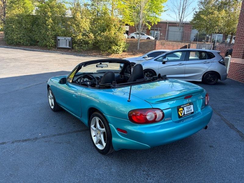 Mazda MX-5 Miata Base 2003