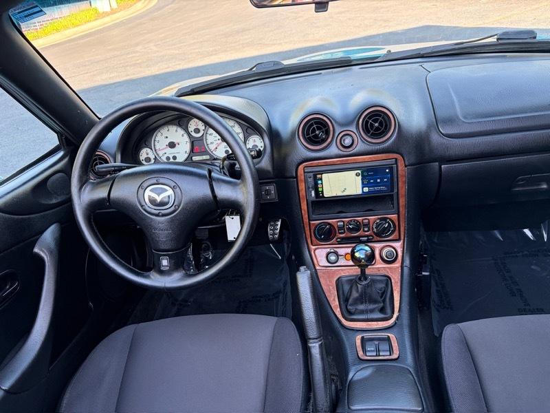 Mazda MX-5 Miata Base 2003