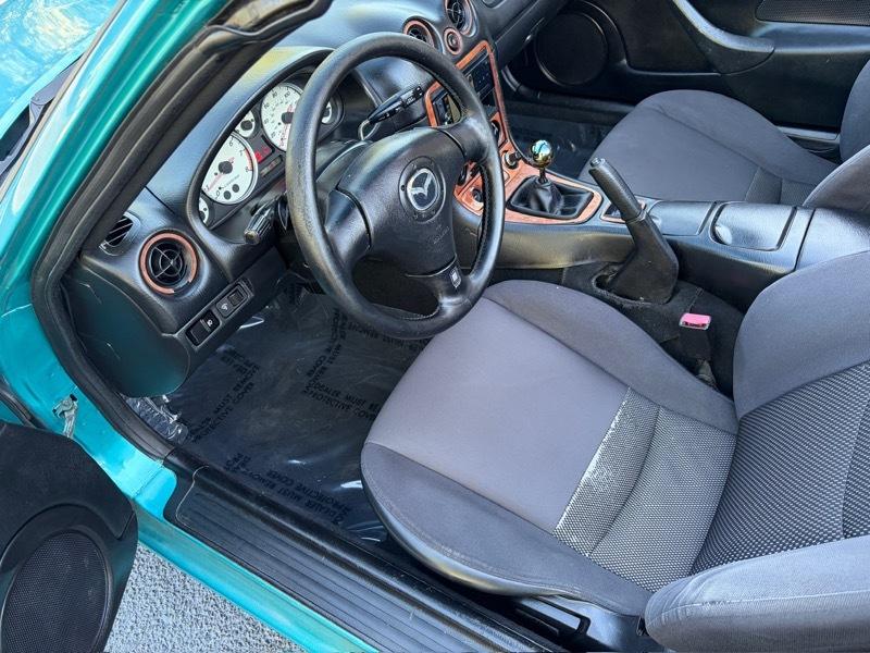 Mazda MX-5 Miata Base 2003