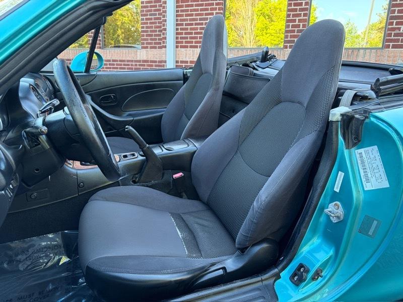 Mazda MX-5 Miata Base 2003