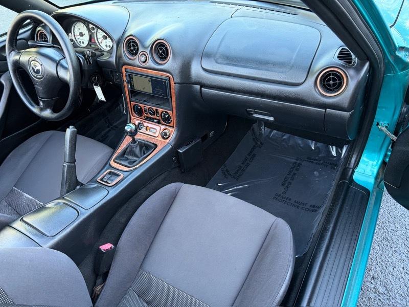 Mazda MX-5 Miata Base 2003