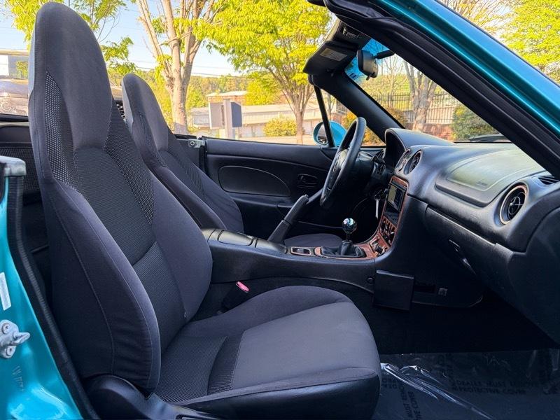 Mazda MX-5 Miata Base 2003