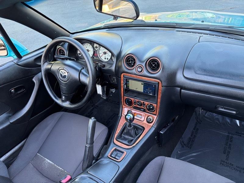 Mazda MX-5 Miata Base 2003