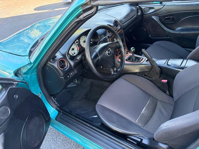 Mazda MX-5 Miata Base 2003